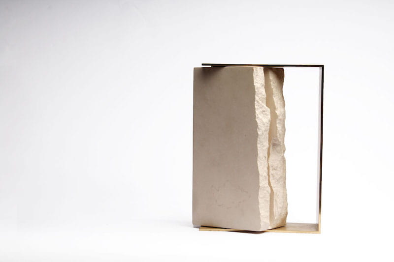 Lampe en Pierre de Richemont et laiton faite par Maxime Bellaunay, nom de l'objet : A FLANC DE FALAISE _portait